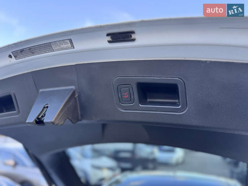 Ліфтбек Tesla Model S 2016 в Івано-Франківську