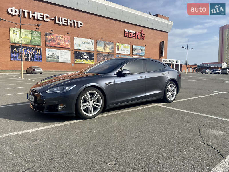 Лифтбек Tesla Model S 2015 в Броварах