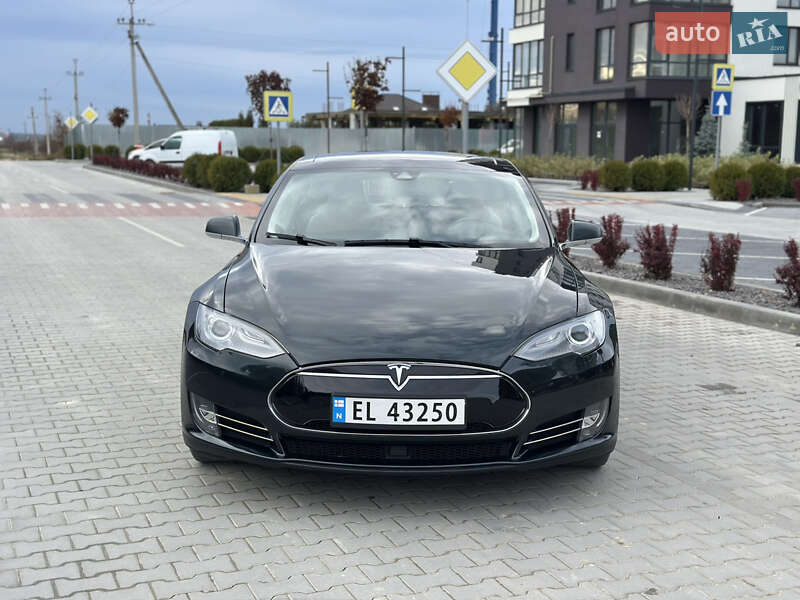 Лифтбек Tesla Model S 2014 в Львове