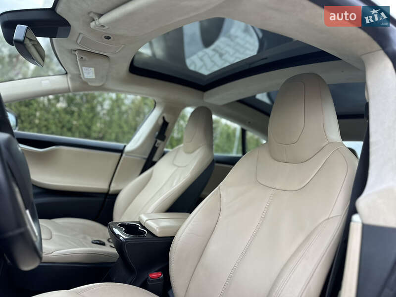 Лифтбек Tesla Model S 2014 в Львове