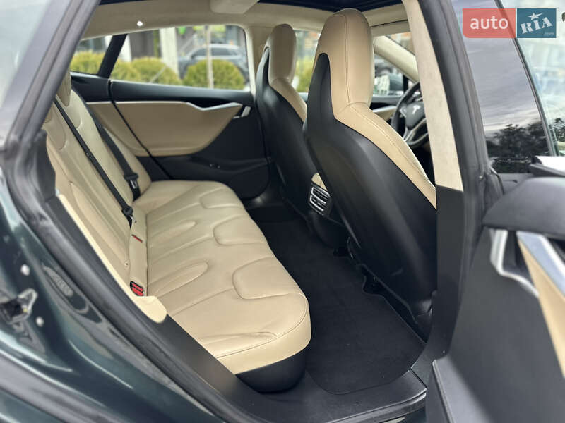 Лифтбек Tesla Model S 2014 в Львове