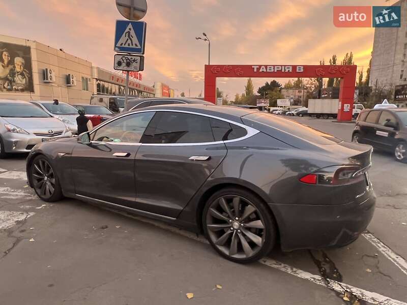 Ліфтбек Tesla Model S 2016 в Одесі фото 4 Ліфтбек Tesla Model S 2016 в Одесі