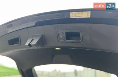 Ліфтбек Tesla Model S 2015 в Києві