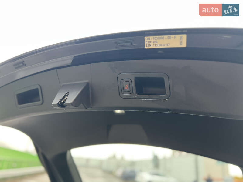 Ліфтбек Tesla Model S 2015 в Києві