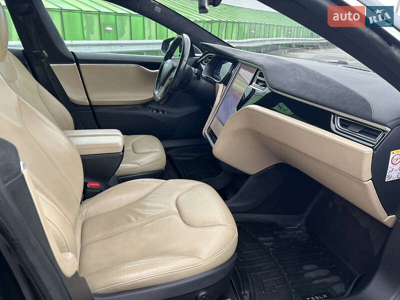 Ліфтбек Tesla Model S 2015 в Києві