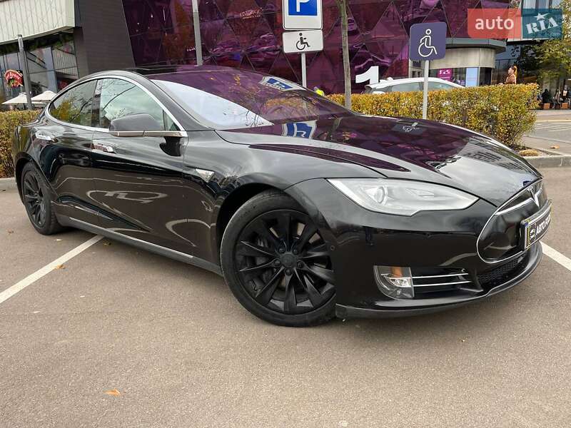 Ліфтбек Tesla Model S 2016 в Києві