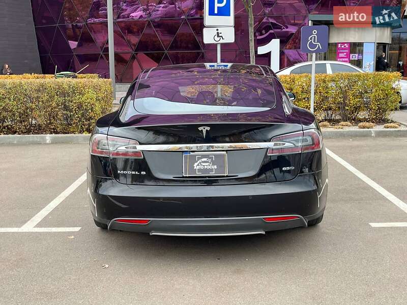Ліфтбек Tesla Model S 2016 в Києві