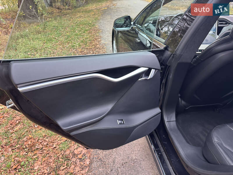 Лифтбек Tesla Model S 2015 в Житомире фото 13 Лифтбек Tesla Model S 2015 в Житомире