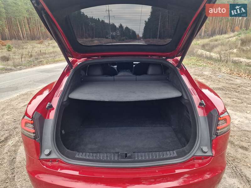 Ліфтбек Tesla Model S 2022 в Черкасах