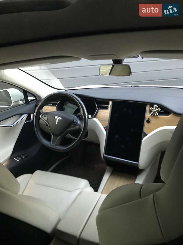 Ліфтбек Tesla Model S 2019 в Вінниці