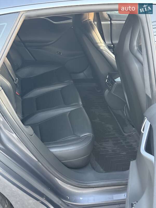 Ліфтбек Tesla Model S 2015 в Києві