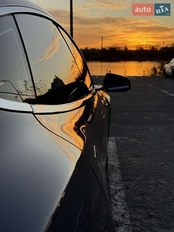 Ліфтбек Tesla Model S 2015 в Києві