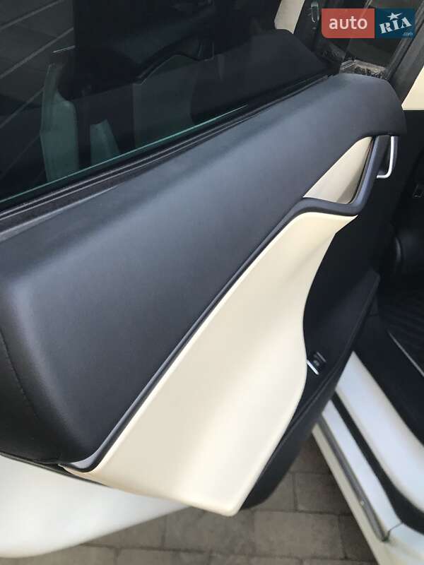 Ліфтбек Tesla Model S 2019 в Вінниці