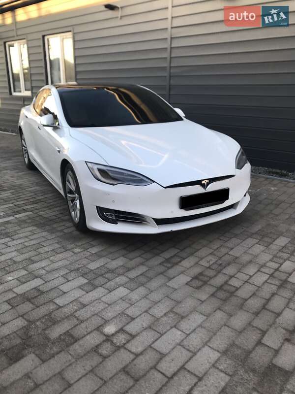 Ліфтбек Tesla Model S 2019 в Вінниці