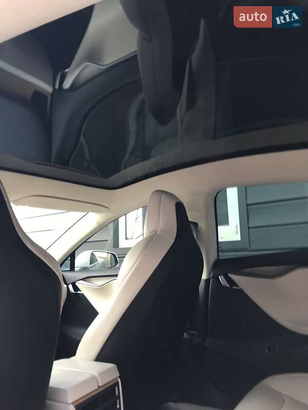 Ліфтбек Tesla Model S 2019 в Вінниці