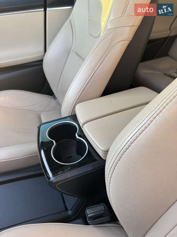 Ліфтбек Tesla Model S 2016 в Києві фото 15 Ліфтбек Tesla Model S 2016 в Києві