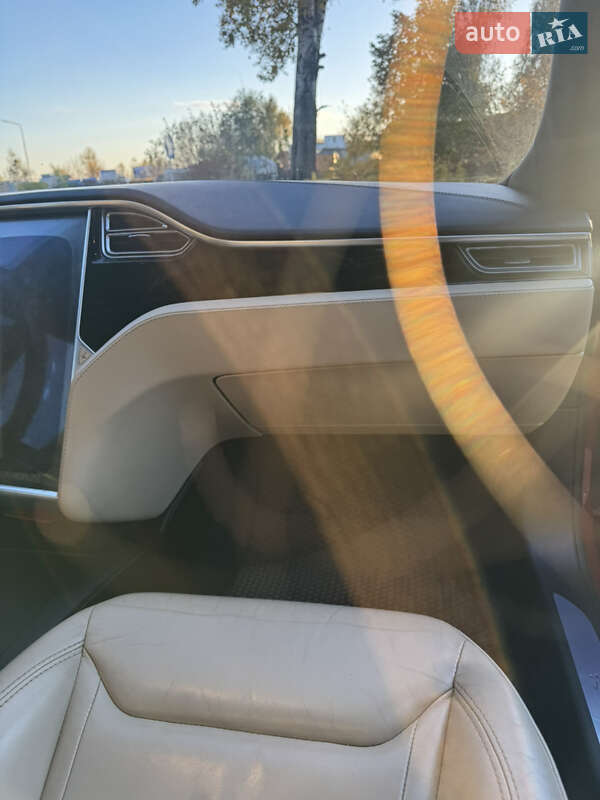 Ліфтбек Tesla Model S 2016 в Києві фото 28 Ліфтбек Tesla Model S 2016 в Києві