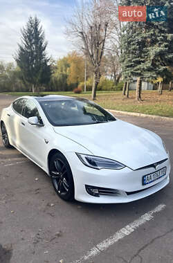 Лифтбек Tesla Model S 2017 в Житомире