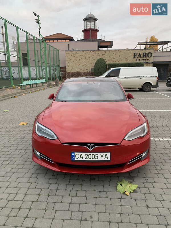 Лифтбек Tesla Model S 2018 в Черкассах