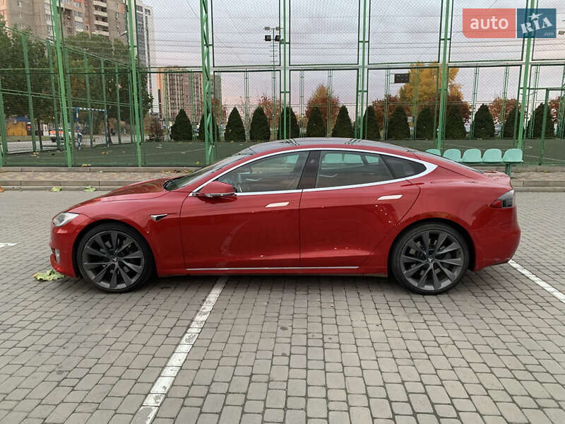 Лифтбек Tesla Model S 2018 в Черкассах