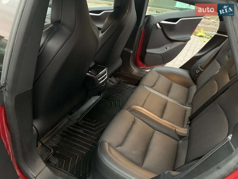 Лифтбек Tesla Model S 2018 в Черкассах