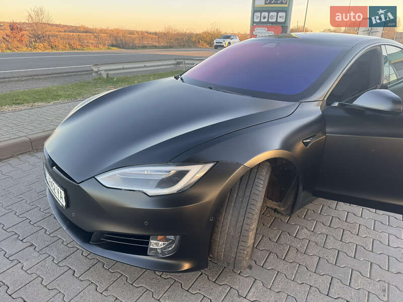 Лифтбек Tesla Model S 2018 в Коломые