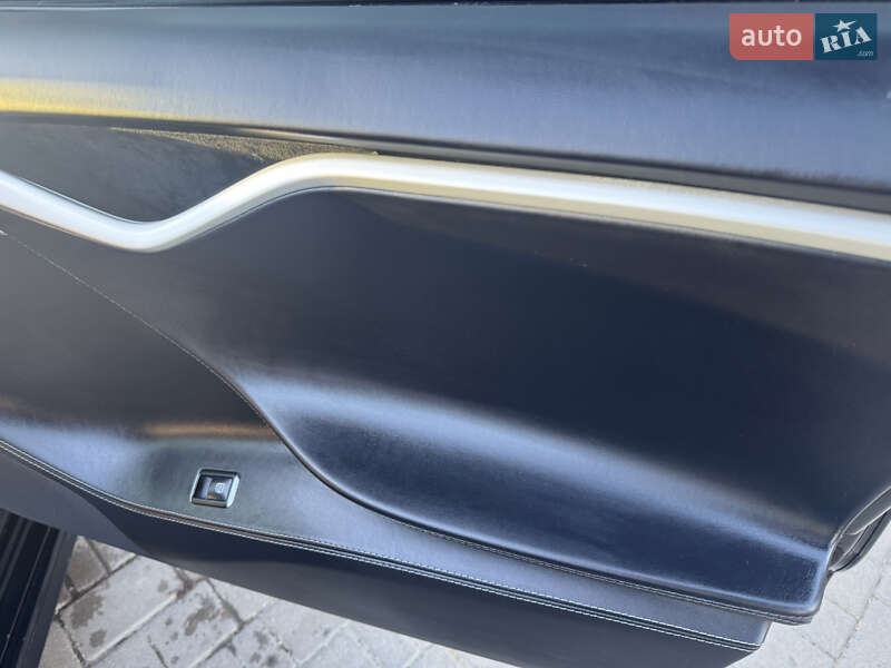 Лифтбек Tesla Model S 2018 в Коломые