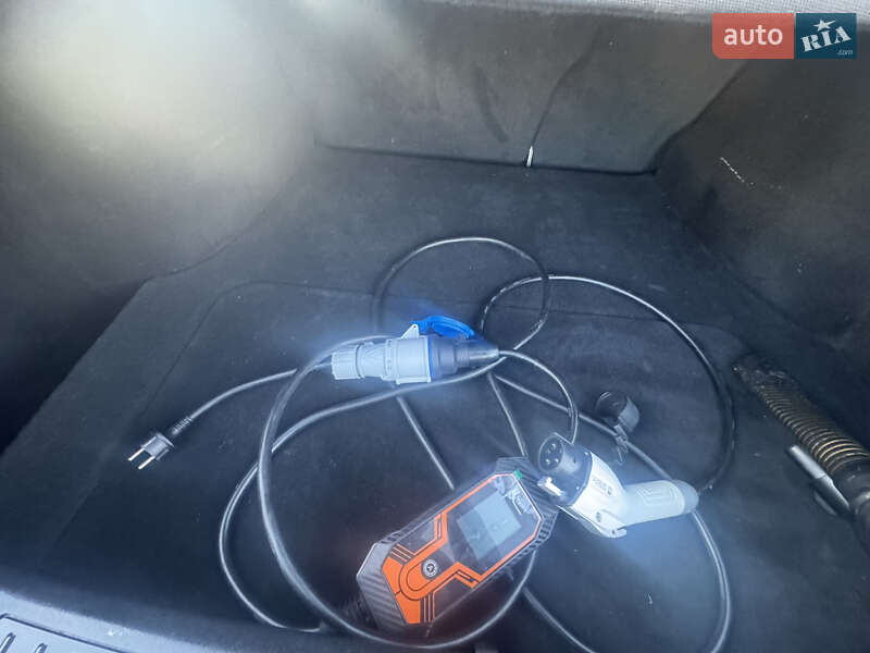 Лифтбек Tesla Model S 2018 в Коломые