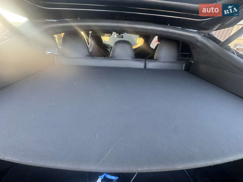 Лифтбек Tesla Model S 2018 в Коломые