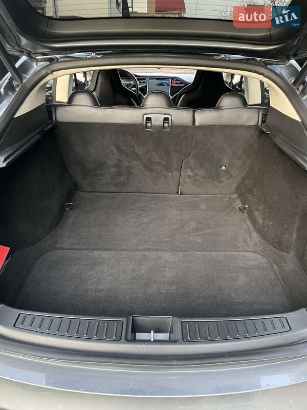 Ліфтбек Tesla Model S 2014 в Чернівцях