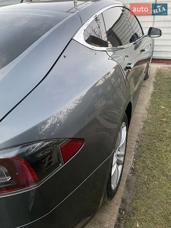 Ліфтбек Tesla Model S 2014 в Чернівцях