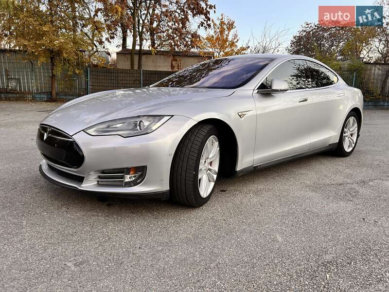 Ліфтбек Tesla Model S 2014 в Дніпрі фото 3 Ліфтбек Tesla Model S 2014 в Дніпрі