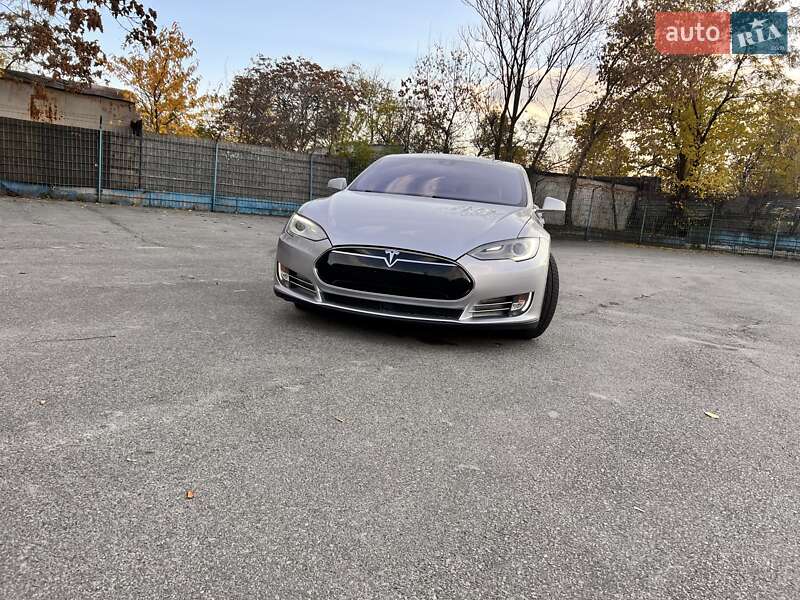 Ліфтбек Tesla Model S 2014 в Дніпрі фото 7 Ліфтбек Tesla Model S 2014 в Дніпрі