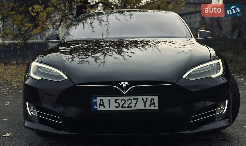 Ліфтбек Tesla Model S 2016 в Києві