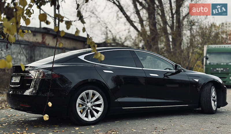 Ліфтбек Tesla Model S 2016 в Києві