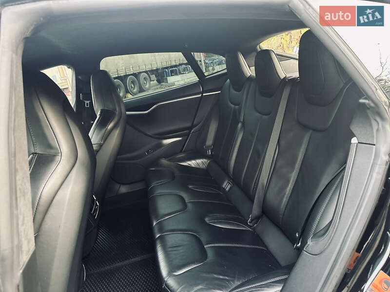 Ліфтбек Tesla Model S 2016 в Києві