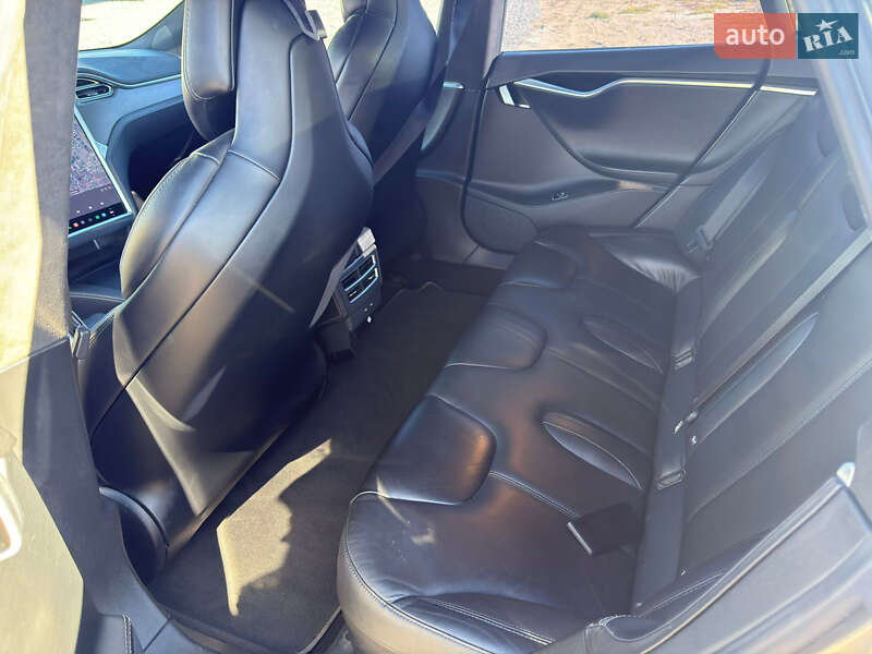 Ліфтбек Tesla Model S 2017 в Львові