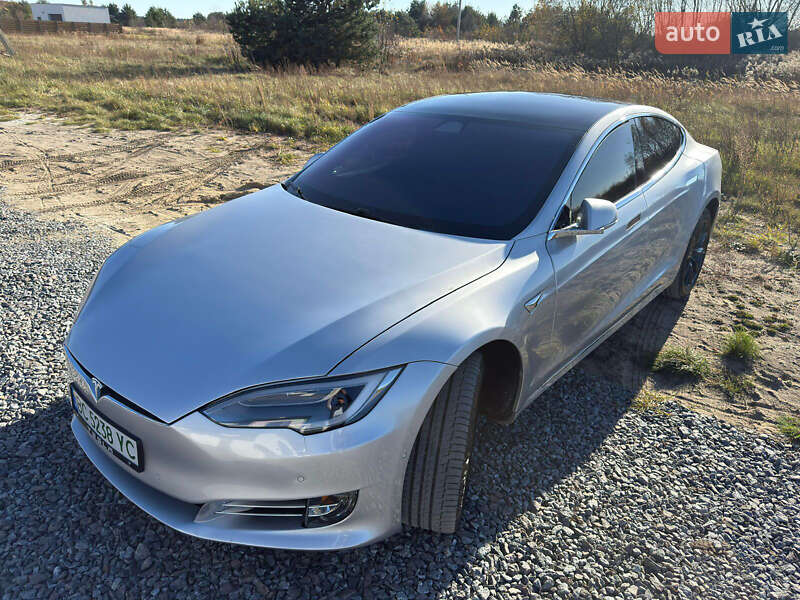 Ліфтбек Tesla Model S 2017 в Львові