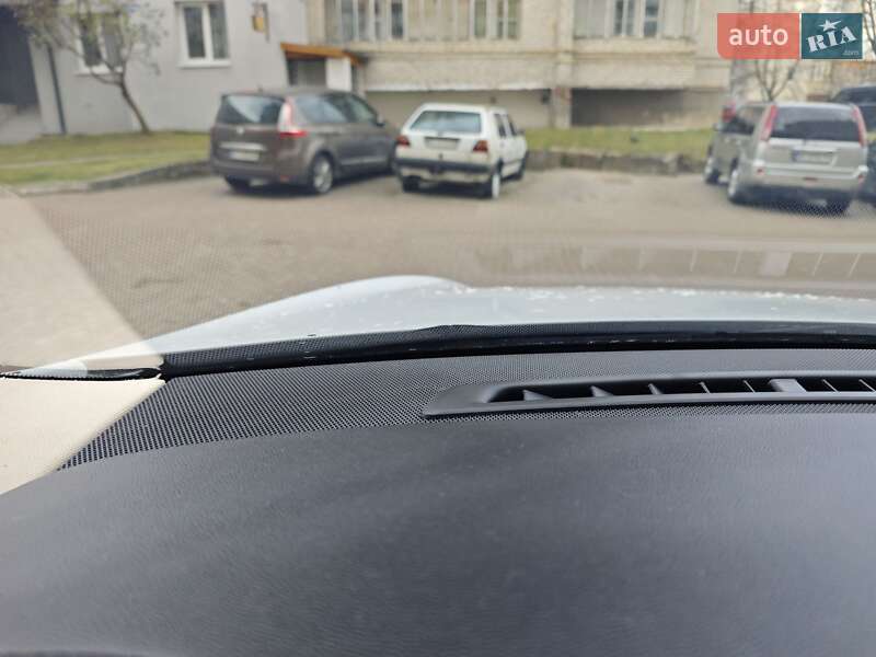 Лифтбек Tesla Model S 2014 в Новояворовске