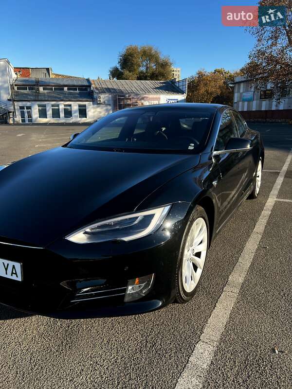 Ліфтбек Tesla Model S 2019 в Одесі