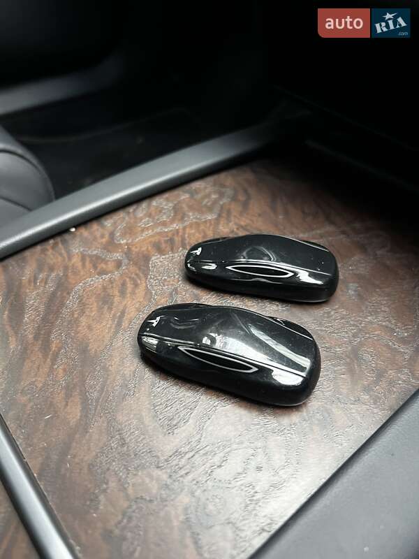 Ліфтбек Tesla Model S 2019 в Одесі