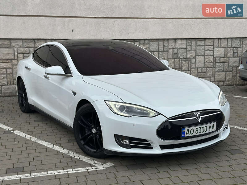 Tesla Model S 2016