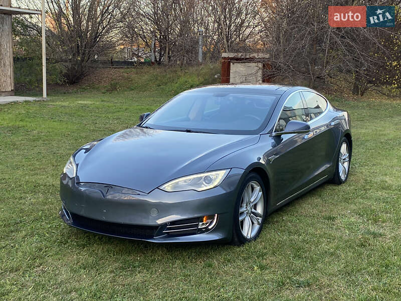 Ліфтбек Tesla Model S 2013 в Борисполі фото 14 Ліфтбек Tesla Model S 2013 в Борисполі