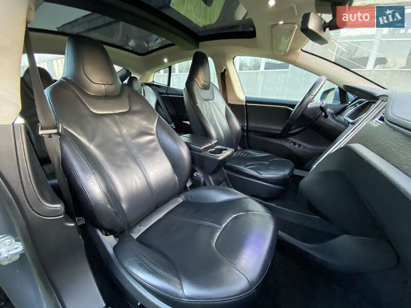 Ліфтбек Tesla Model S 2013 в Борисполі фото 26 Ліфтбек Tesla Model S 2013 в Борисполі