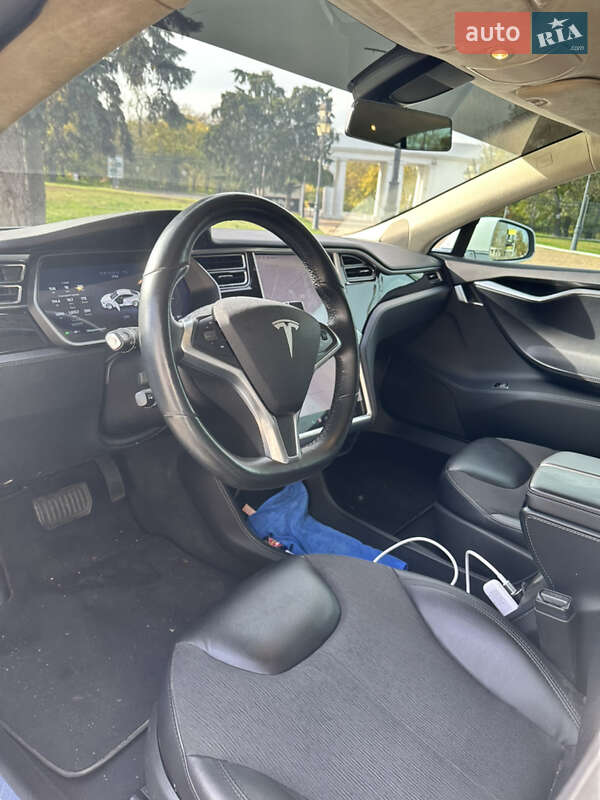 Лифтбек Tesla Model S 2016 в Одессе