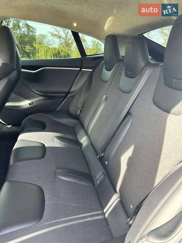 Лифтбек Tesla Model S 2016 в Одессе