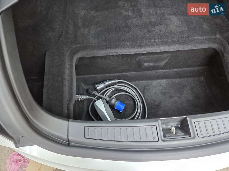 Лифтбек Tesla Model S 2015 в Одессе фото 13 Лифтбек Tesla Model S 2015 в Одессе