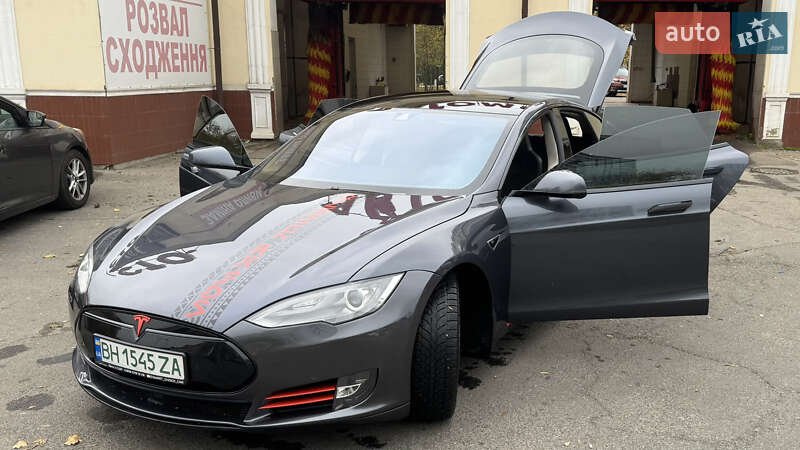 Ліфтбек Tesla Model S 2015 в Одесі фото 17 Ліфтбек Tesla Model S 2015 в Одесі