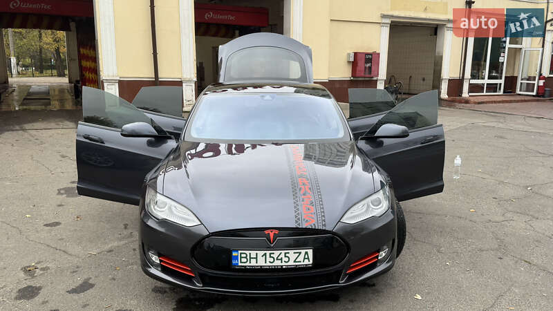 Ліфтбек Tesla Model S 2015 в Одесі фото 19 Ліфтбек Tesla Model S 2015 в Одесі