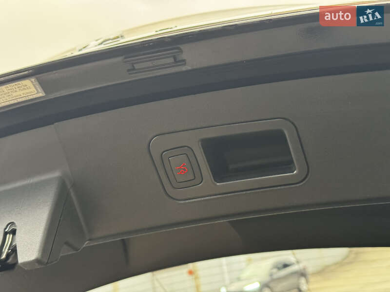 Ліфтбек Tesla Model S 2018 в Львові фото 25 Ліфтбек Tesla Model S 2018 в Львові